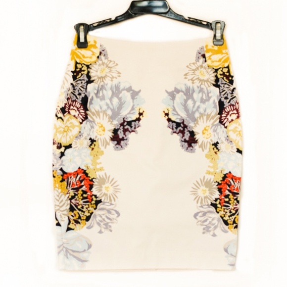 H&M Dresses & Skirts - H&M Floral Pencil Lined Skirt Size 2